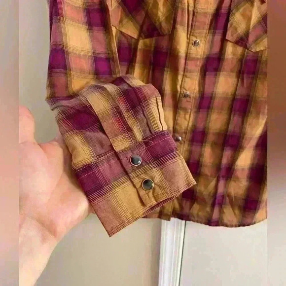 Wrangler southwestern cowboy snap button up double breasted shirt. Medium - Picture 4 of 6